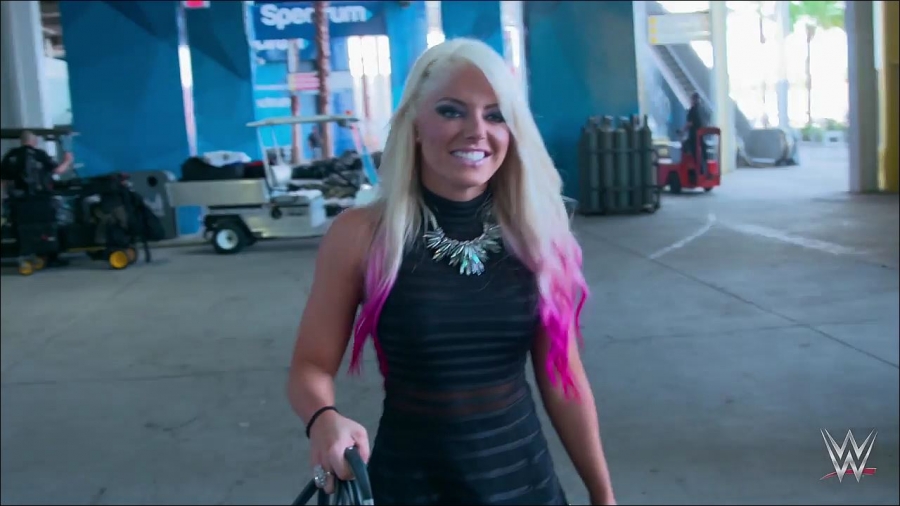 Alexa_Bliss_arrives_at_WrestleMania_33-_4K_Exclusive2C_April_22C_2017_mp4_20170402_140219_971.jpg