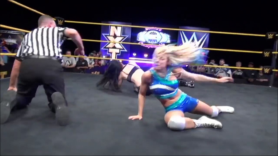 Alexa_Bliss_gets_ready_for_her_NXT_debut_-_Video_Blog-_May_82C_2014_mp4_20161201_122924_170.jpg
