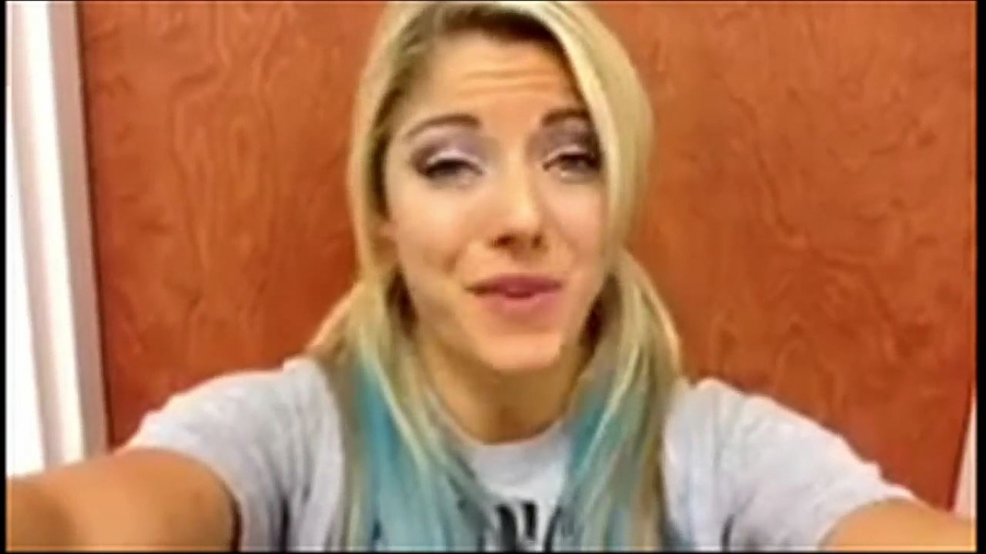 Alexa_Bliss_gets_ready_for_her_NXT_debut_-_Video_Blog-_May_82C_2014_mp4_20161201_122952_480.jpg