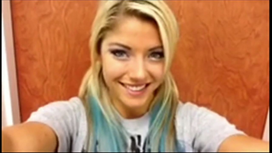 Alexa_Bliss_gets_ready_for_her_NXT_debut_-_Video_Blog-_May_82C_2014_mp4_20161201_123001_176.jpg