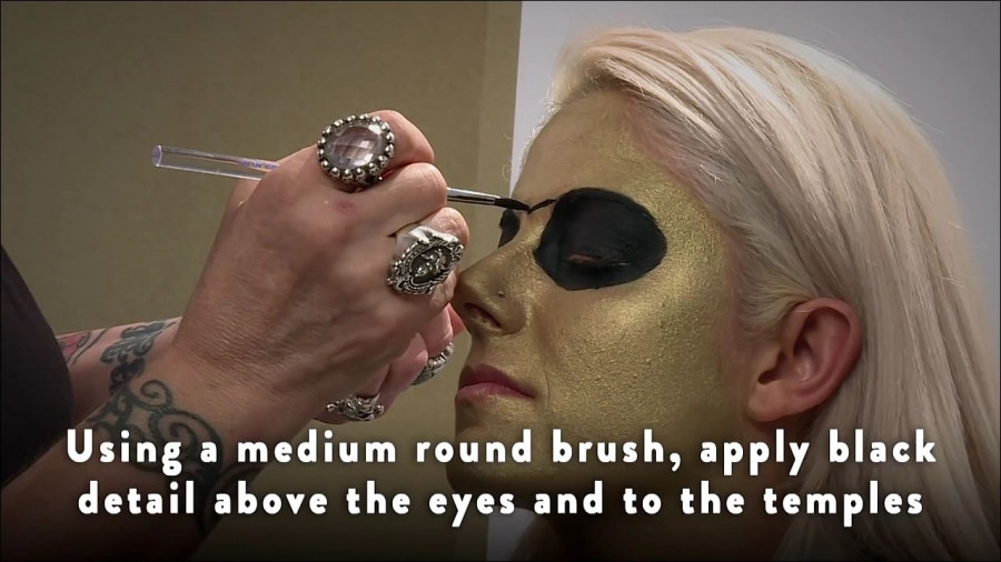 Alexa_Bliss_morphs_into_Goldust-_WWE_Halloween_Makeup_Tutorial_mp4_20161201_122526_714~0.jpg