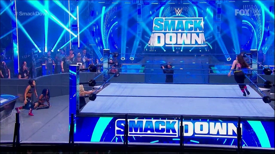 WWE_Friday_Night_Smackdown_2020-06-19_720p_AVCHD-SC-SDH_mp4_004099829.jpg
