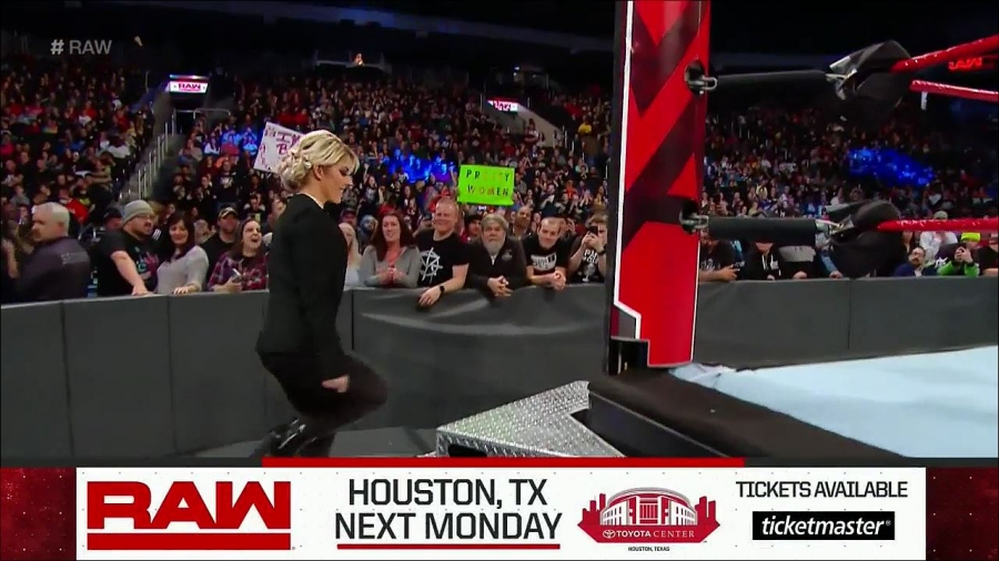 WWE_Monday_Night_Raw_2018_11_26_720p_HDTV_x264-NWCHD_mp4_006243743.jpg