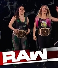 WWE_Monday_Night_Raw_2019_09_23_720p_HDTV_x264-NWCHD_mp4_001916316.jpg