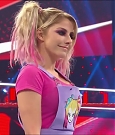 WWE_Monday_Night_Raw_2020_11_23_720p_HDTV_x264-NWCHD_mp4_006099031.jpg