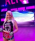 WWE_RAW_2018_07_30_720p_WEB_h264-HEEL_mp4_002480644.jpg