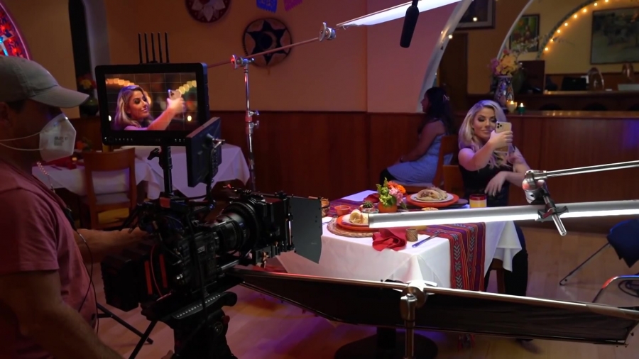 Behind-The-Scenes_with_MICK_FOLEY___ALEXA_BLISS_on_the_set_of_their_WWE_2K_Battlegrounds_commercial_520.jpg