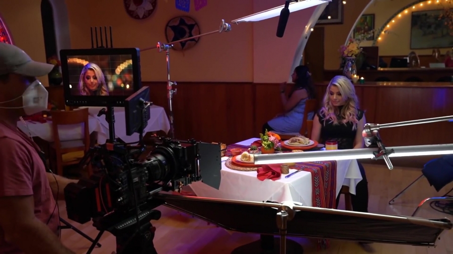 Behind-The-Scenes_with_MICK_FOLEY___ALEXA_BLISS_on_the_set_of_their_WWE_2K_Battlegrounds_commercial_526.jpg