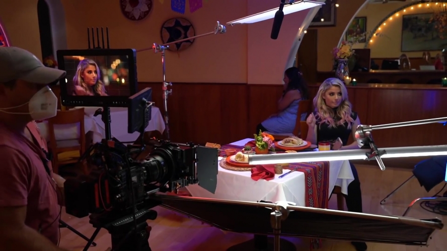 Behind-The-Scenes_with_MICK_FOLEY___ALEXA_BLISS_on_the_set_of_their_WWE_2K_Battlegrounds_commercial_530.jpg