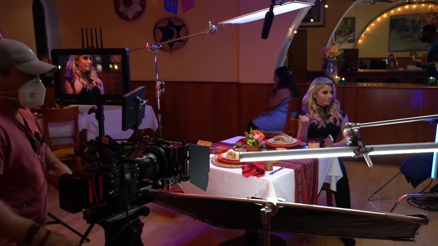 Behind-The-Scenes_with_MICK_FOLEY___ALEXA_BLISS_on_the_set_of_their_WWE_2K_Battlegrounds_commercial_531.jpg