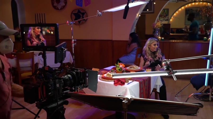 Behind-The-Scenes_with_MICK_FOLEY___ALEXA_BLISS_on_the_set_of_their_WWE_2K_Battlegrounds_commercial_532.jpg