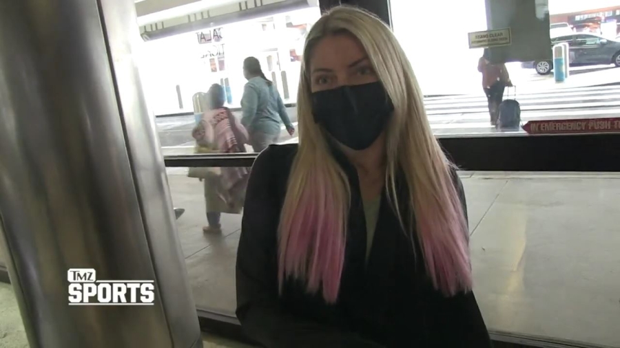 WWE_s_Alexa_Bliss_Says_Pet_Pig_Death_Inspired_Rescue_Mission2C_No_Animal_Should_Suffer21___TMZ_Sports_mp4_000119519.jpg