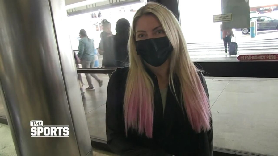 WWE_s_Alexa_Bliss_Says_Pet_Pig_Death_Inspired_Rescue_Mission2C_No_Animal_Should_Suffer21___TMZ_Sports_mp4_000120420.jpg