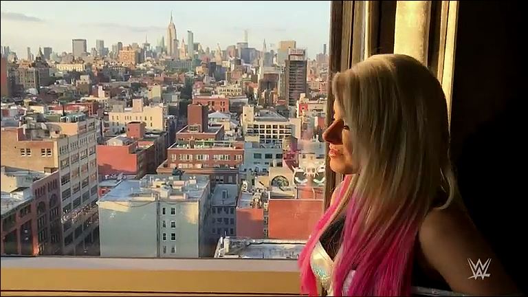 Alexa_Bliss_takes_in_the_impressive_skyline_of_NYC_during_SummerSlam_weekend_mp4_000004522.jpg