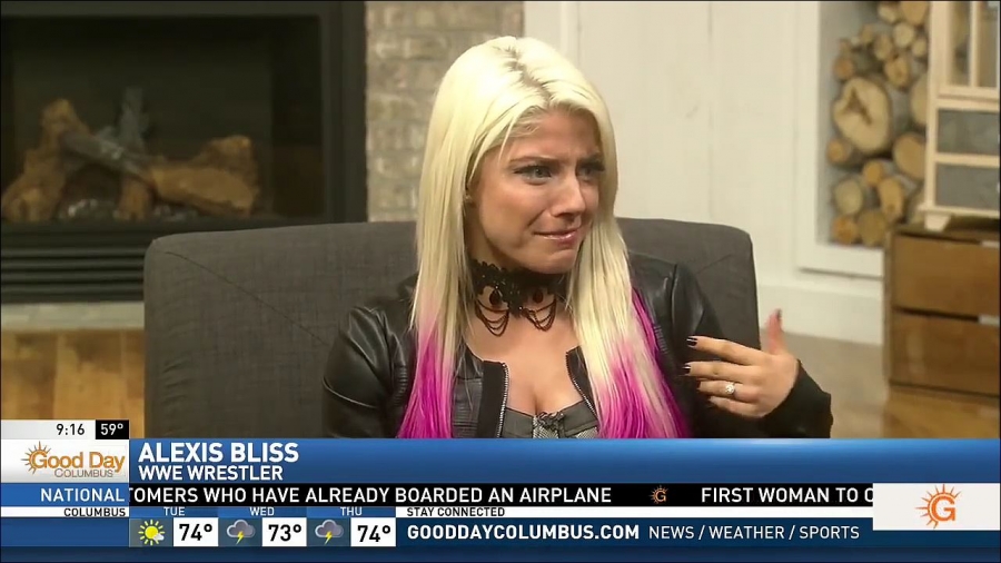 Alexa_Bliss_Fox_28_Interview_mp4_20170423_234037_040.jpg