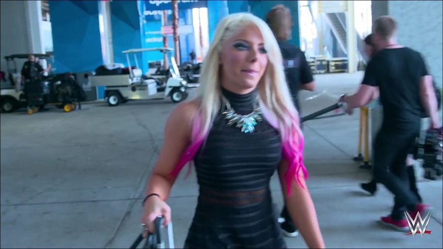 Alexa_Bliss_arrives_at_WrestleMania_33-_4K_Exclusive2C_April_22C_2017_mp4_20170402_140222_286.jpg