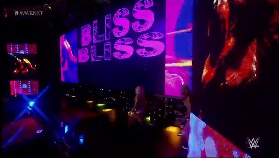 Bayley___Alexa_Bliss_Segment_mp4_20161203_012821_471.jpg