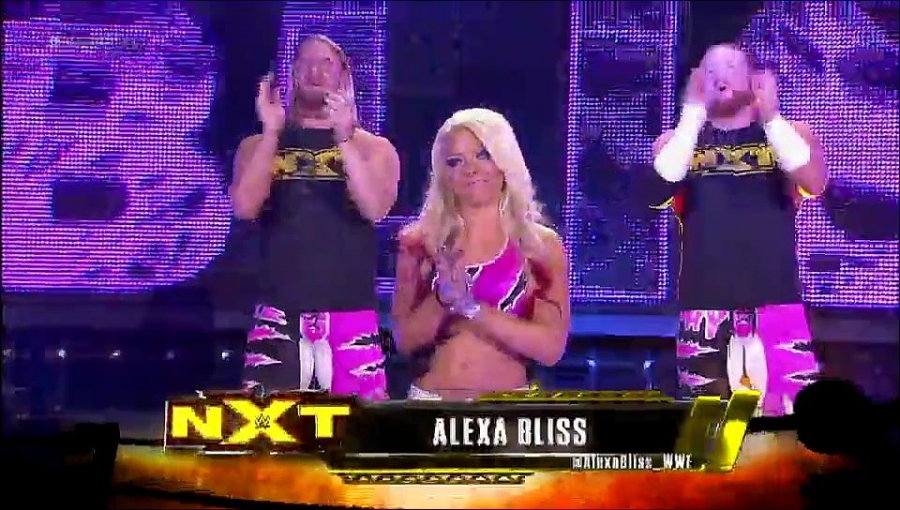 Bayley___Alexa_Bliss_Segment_mp4_20161203_012827_894.jpg