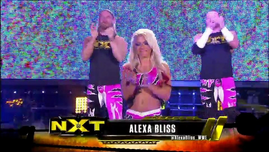 Bayley___Alexa_Bliss_Segment_mp4_20161203_012828_560.jpg