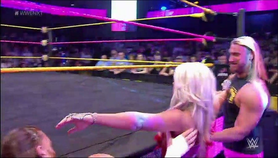 Bayley___Alexa_Bliss_Segment_mp4_20161203_012839_982.jpg