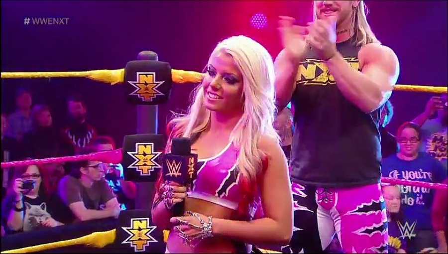 Bayley___Alexa_Bliss_Segment_mp4_20161203_012859_464.jpg