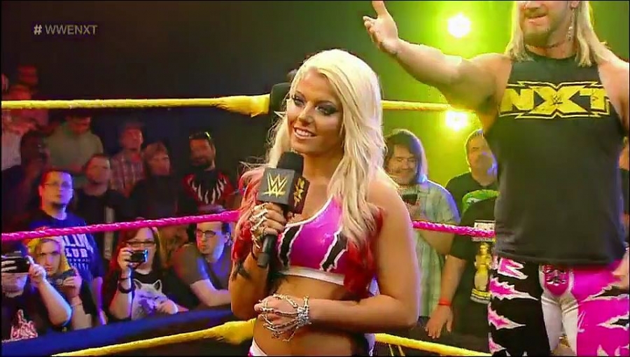 Bayley___Alexa_Bliss_Segment_mp4_20161203_012900_434.jpg