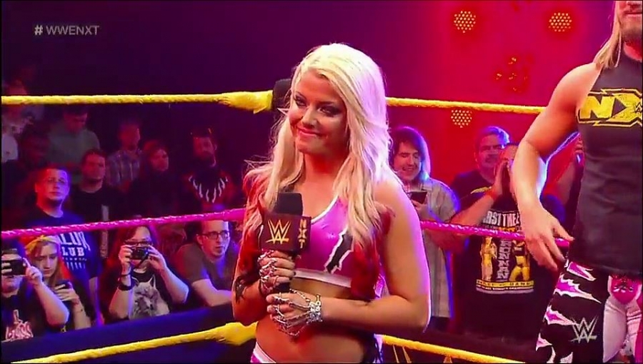 Bayley___Alexa_Bliss_Segment_mp4_20161203_012902_053.jpg