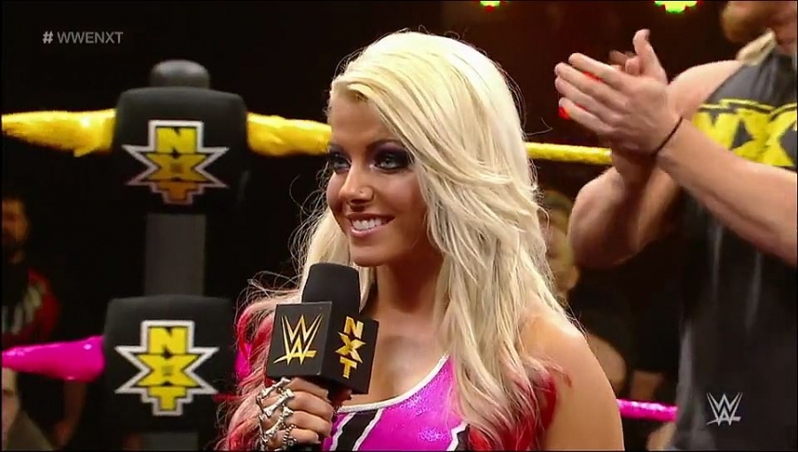 Bayley___Alexa_Bliss_Segment_mp4_20161203_012909_933.jpg