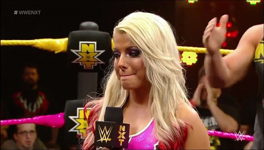 Bayley___Alexa_Bliss_Segment_mp4_20161203_012910_912.jpg