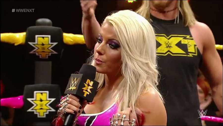 Bayley___Alexa_Bliss_Segment_mp4_20161203_012917_088.jpg