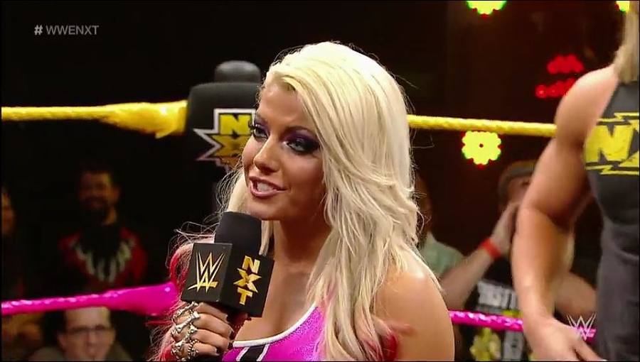 Bayley___Alexa_Bliss_Segment_mp4_20161203_012917_957.jpg