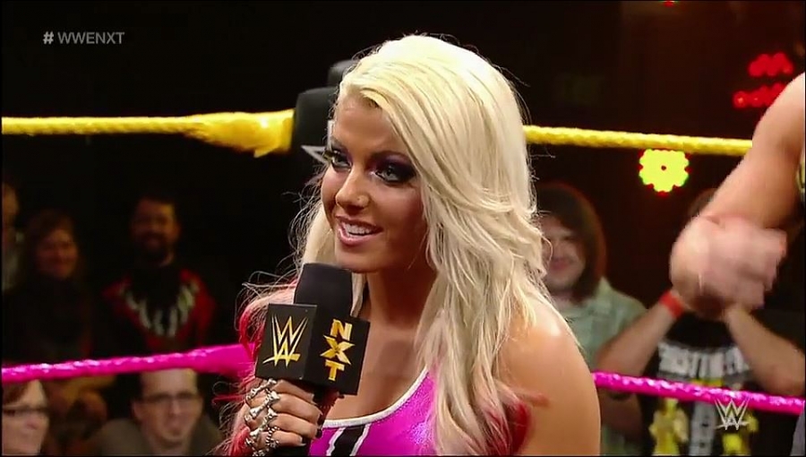 Bayley___Alexa_Bliss_Segment_mp4_20161203_012918_566.jpg