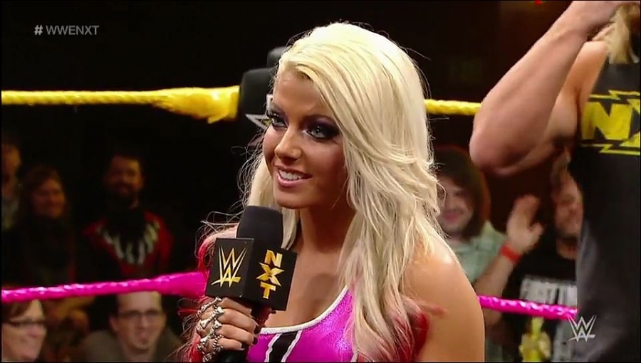 Bayley___Alexa_Bliss_Segment_mp4_20161203_012919_002.jpg