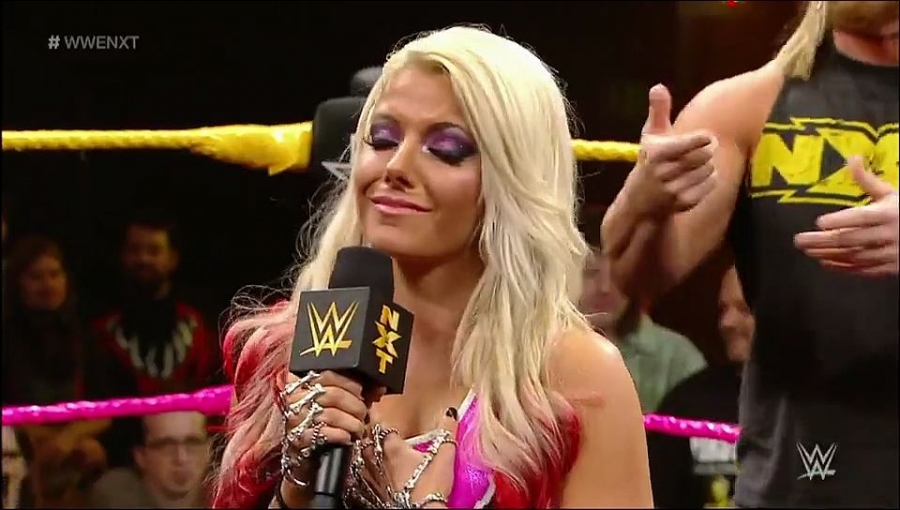 Bayley___Alexa_Bliss_Segment_mp4_20161203_012928_680.jpg