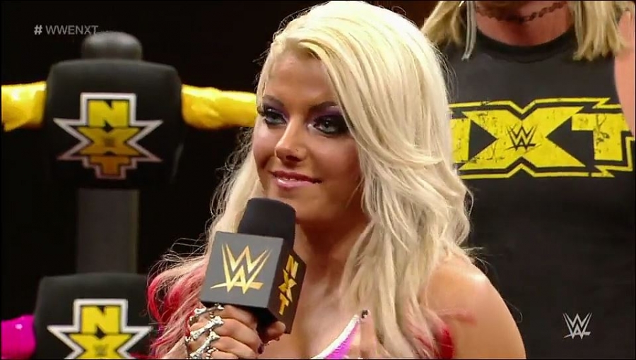 Bayley___Alexa_Bliss_Segment_mp4_20161203_012945_036.jpg