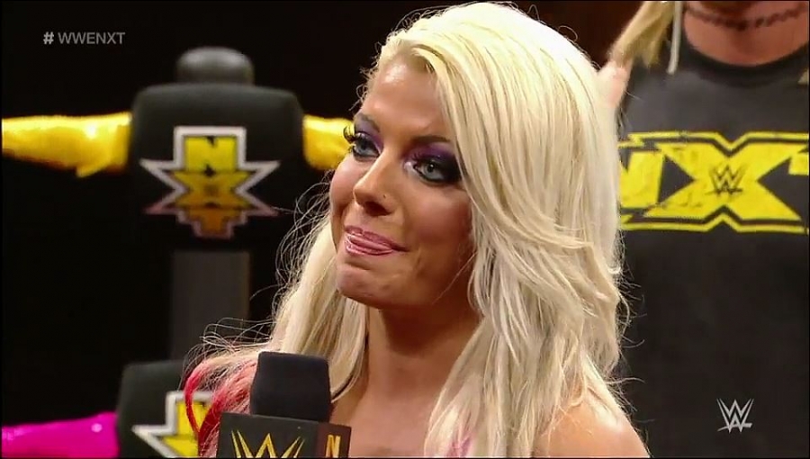 Bayley___Alexa_Bliss_Segment_mp4_20161203_012952_764.jpg