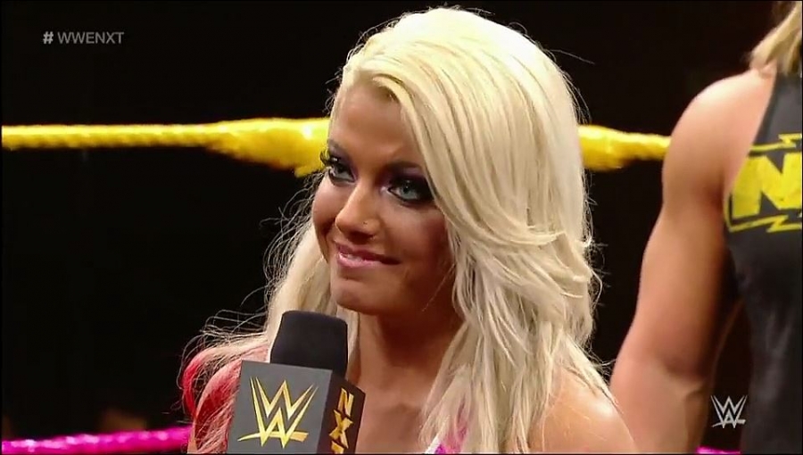 Bayley___Alexa_Bliss_Segment_mp4_20161203_013008_104.jpg