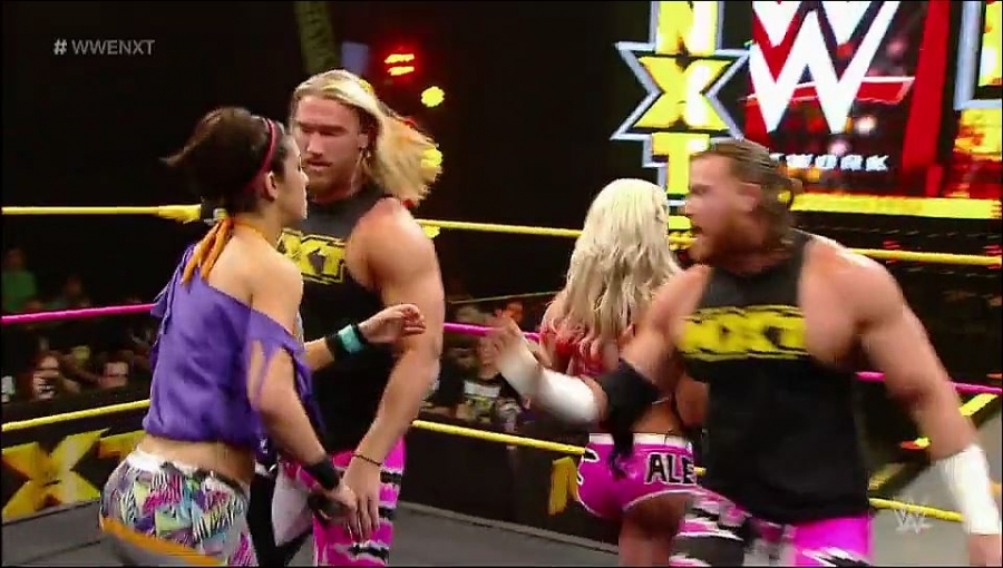 Bayley___Alexa_Bliss_Segment_mp4_20161203_013021_573.jpg