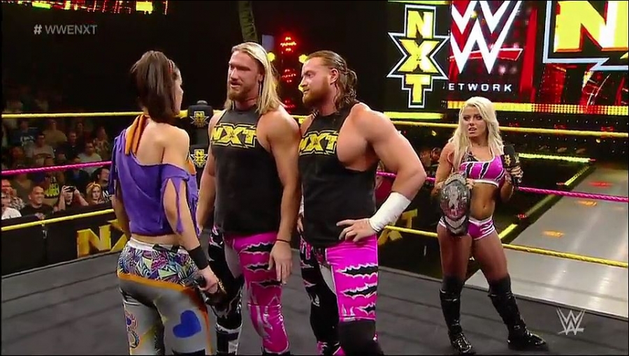 Bayley___Alexa_Bliss_Segment_mp4_20161203_013025_111.jpg