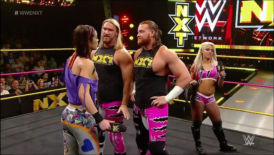 Bayley___Alexa_Bliss_Segment_mp4_20161203_013025_687.jpg