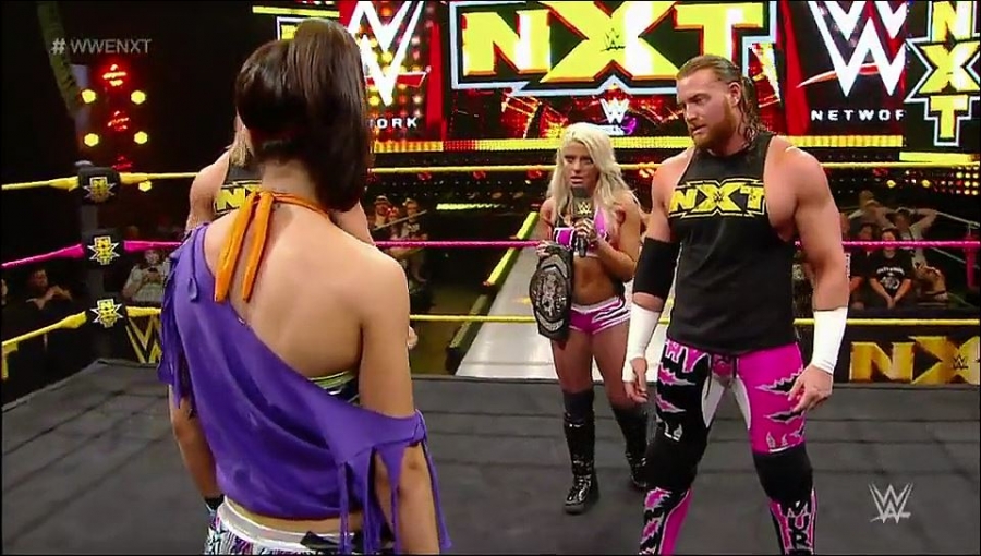 Bayley___Alexa_Bliss_Segment_mp4_20161203_013059_115.jpg