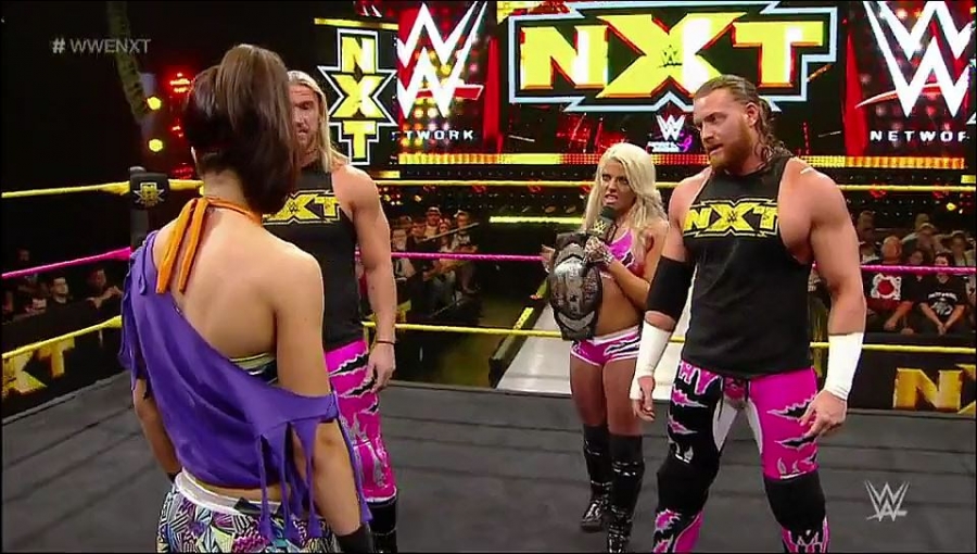 Bayley___Alexa_Bliss_Segment_mp4_20161203_013100_353.jpg