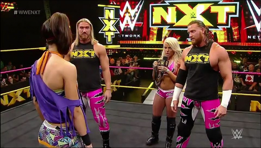 Bayley___Alexa_Bliss_Segment_mp4_20161203_013100_914.jpg