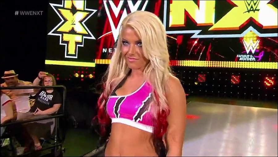 Bayley___Alexa_Bliss_Segment_mp4_20161203_013119_676.jpg