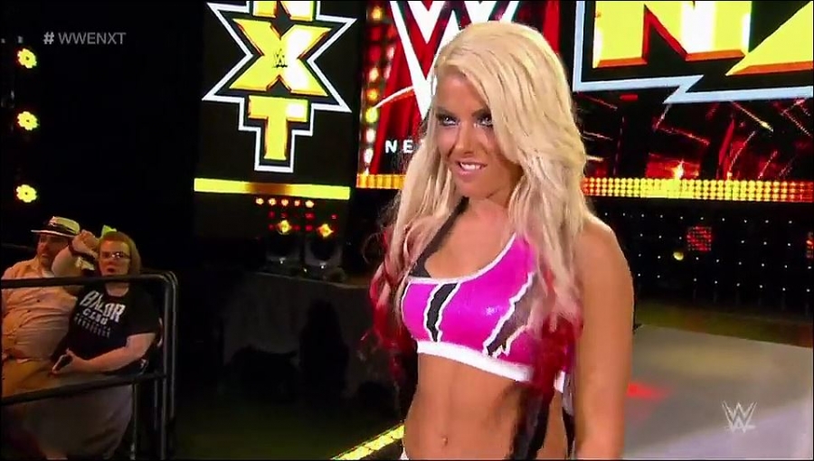 Bayley___Alexa_Bliss_Segment_mp4_20161203_013121_392.jpg