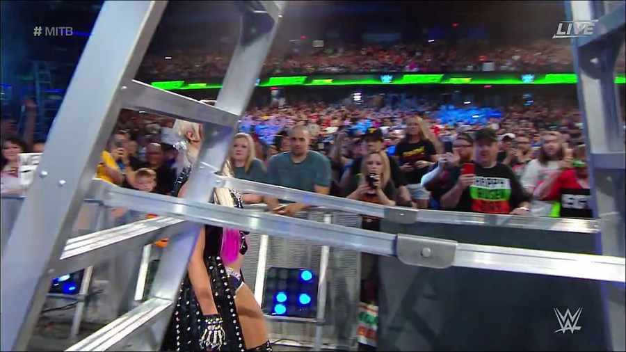 MITB2018_mp4_009842723.jpg