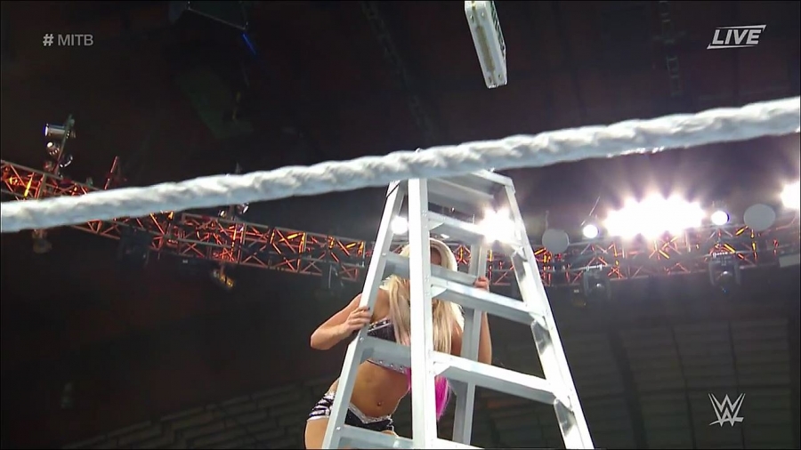 MITB2018_mp4_011036279.jpg