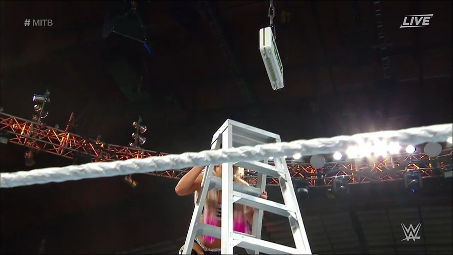 MITB2018_mp4_011036806.jpg