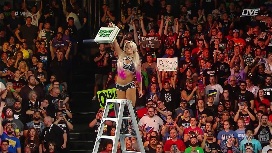 MITB2018_mp4_011073678.jpg