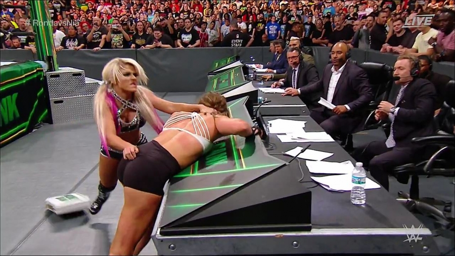 MITB2018_mp4_018183346.jpg